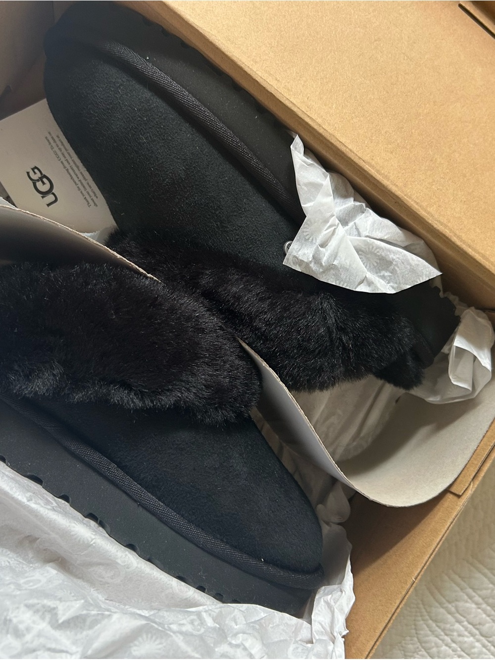 UGG Classic Slipper II - Black Size 6